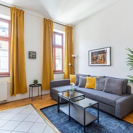 Downtown Cozy Home In The Gozsdu Garden Budapest Ngoại thất bức ảnh