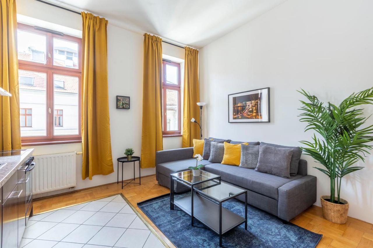 Downtown Cozy Home In The Gozsdu Garden Budapest Ngoại thất bức ảnh