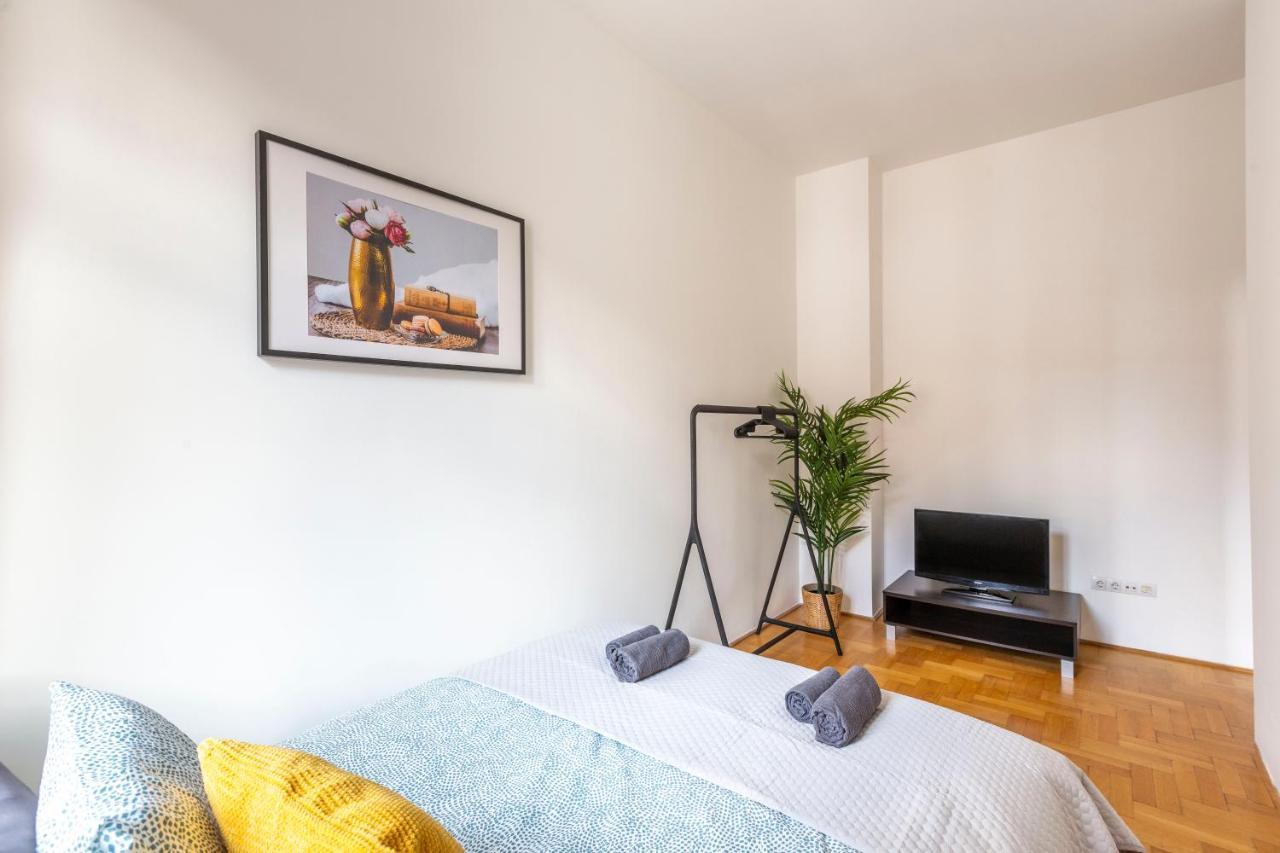 Downtown Cozy Home In The Gozsdu Garden Budapest Ngoại thất bức ảnh